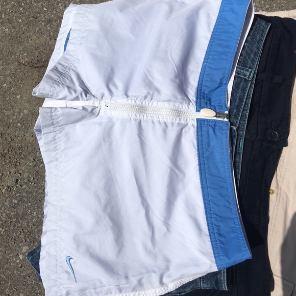 Reversible Nike Shorts - Picture 3 of 4